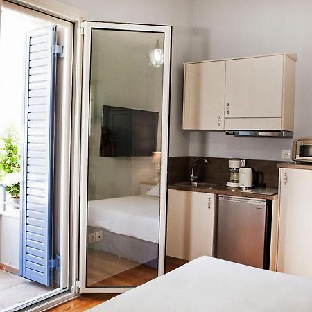 Lovely 1St Fl. Apt, With Balcony In Pagrati Athén Kültér fotó
