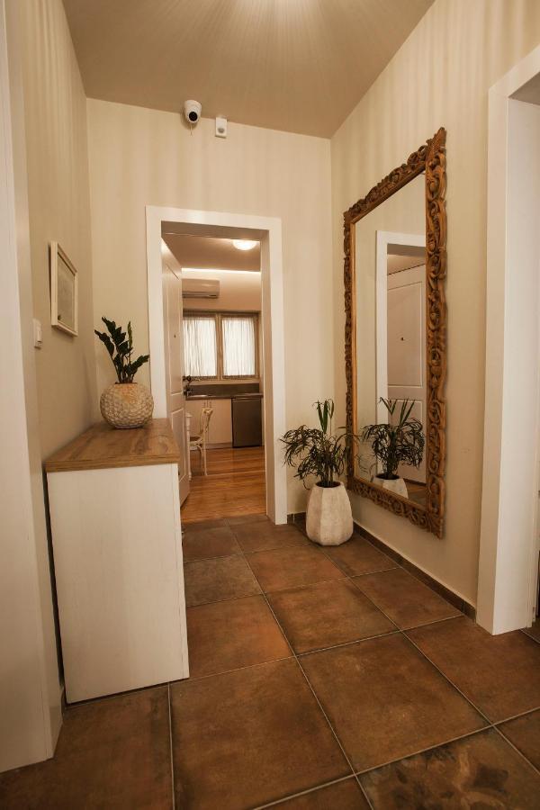 Lovely 1St Fl. Apt, With Balcony In Pagrati Athén Kültér fotó